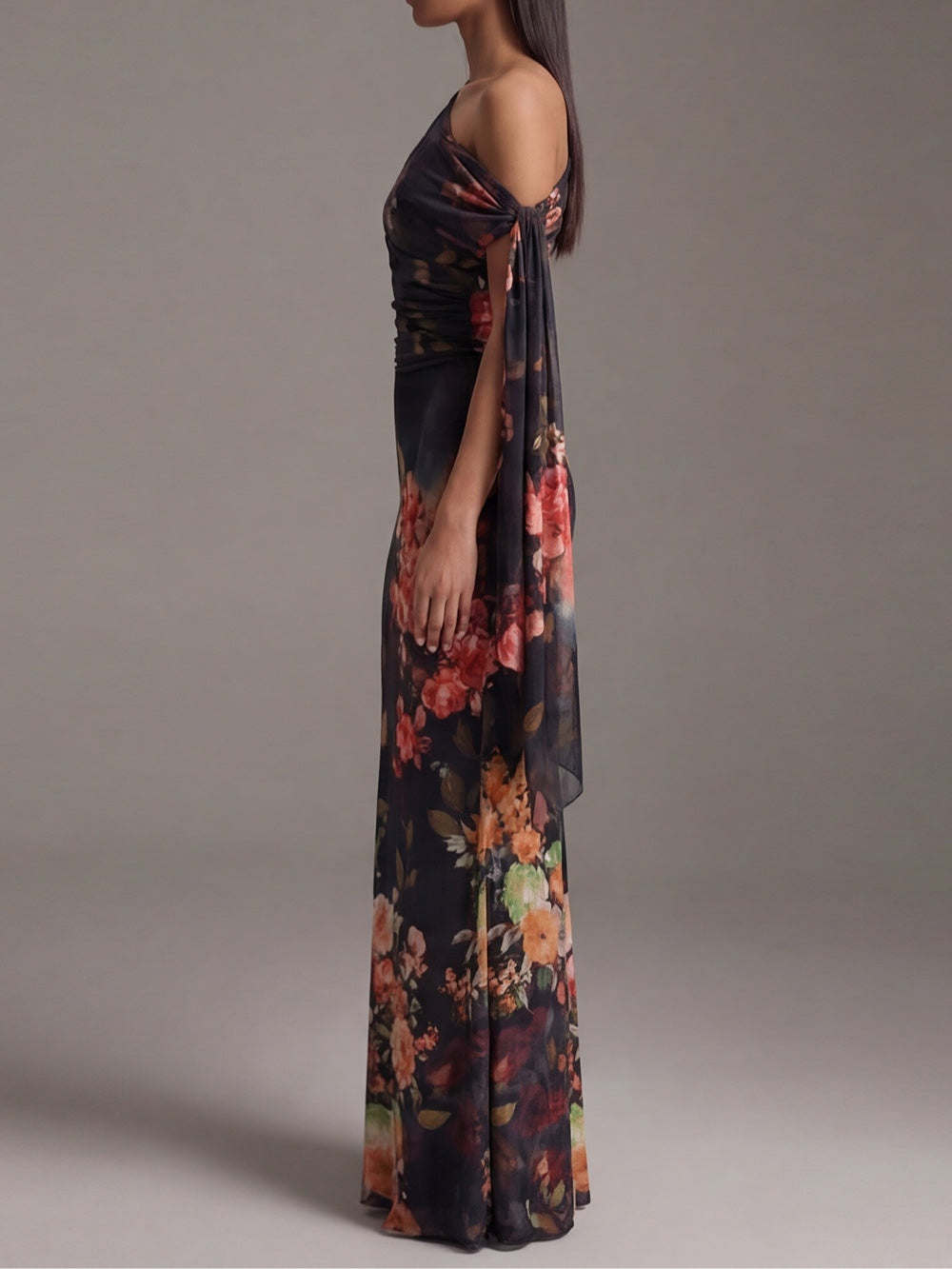 Robe Longue Asymétrique en Mousseline Plissée Noire Imprimée