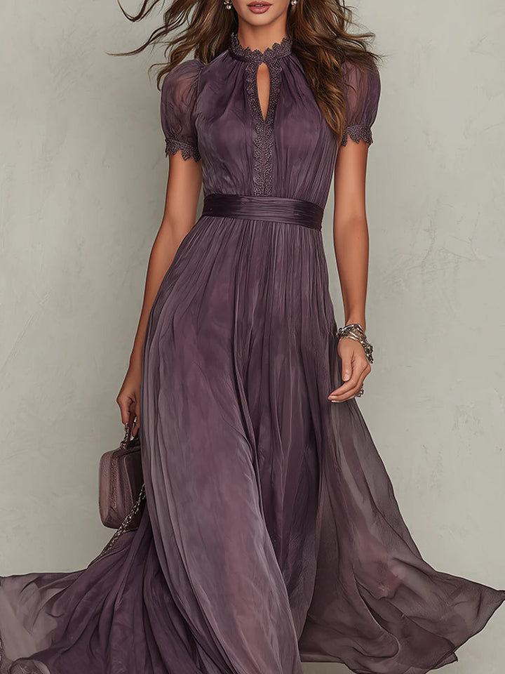 Robe Longue en Mousseline Violette, Col Cœur Ajouré, Bordée de Dentelle
