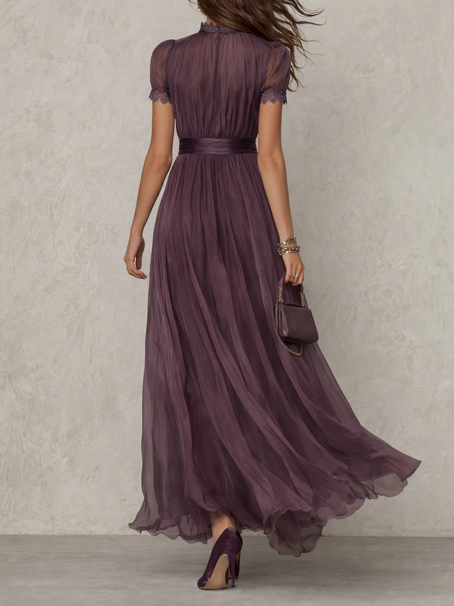Robe Longue en Mousseline Violette, Col Cœur Ajouré, Bordée de Dentelle