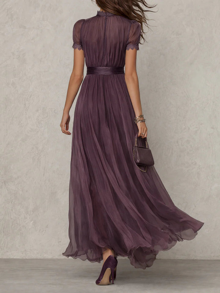 Robe Longue en Mousseline Violette, Col Cœur Ajouré, Bordée de Dentelle