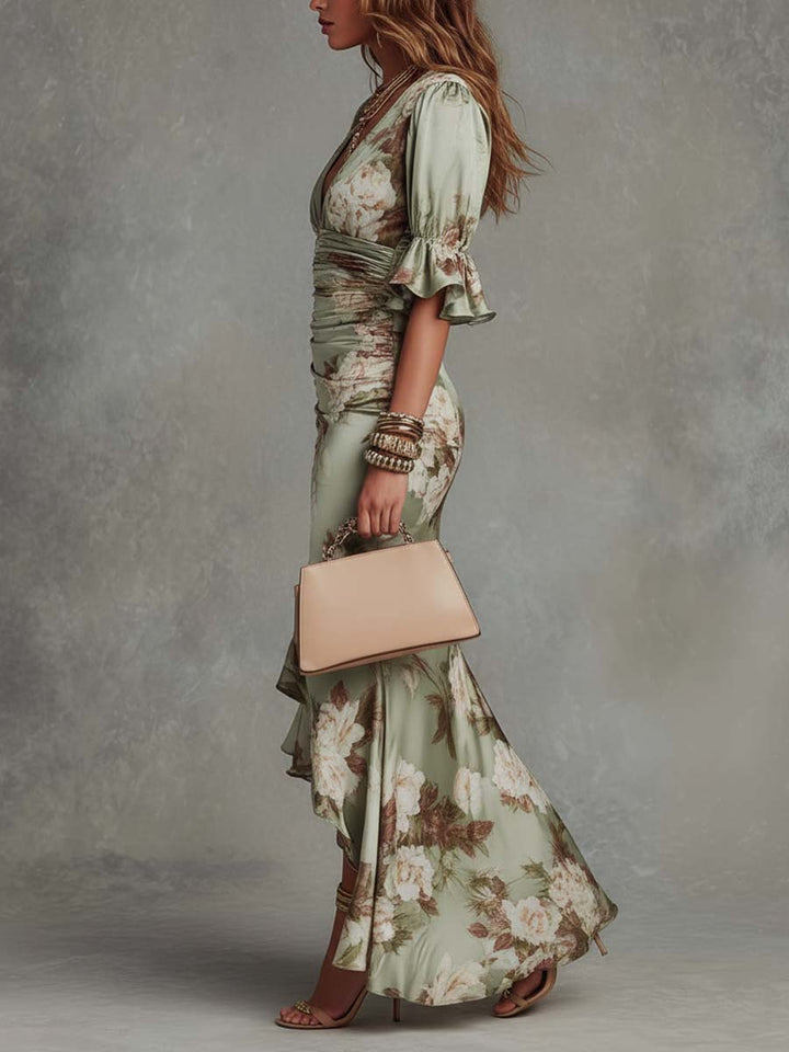 Anna - Robe Longue Asymétrique en Satin Vert à Col en V, Manches Bouffantes Évasées et Motif Floral