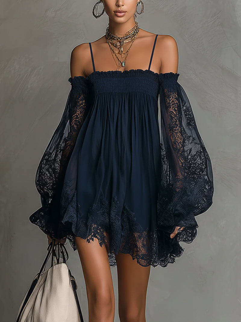 Noemi | Robe Mini en Chiffon Bleu Marine, Épaules Dénudées, Bordure en Dentelle et Manches Transparentes
