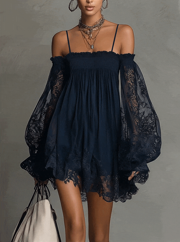 Noemi | Robe Mini en Chiffon Bleu Marine, Épaules Dénudées, Bordure en Dentelle et Manches Transparentes